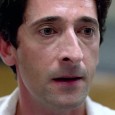 Adrien Brody, in questo film di Tony Kaye (American History X), è Henry Barthes, il classico supplente che chiunque avrebbe voluto trovarsi di fronte nelle ore di buco dei tempi […]